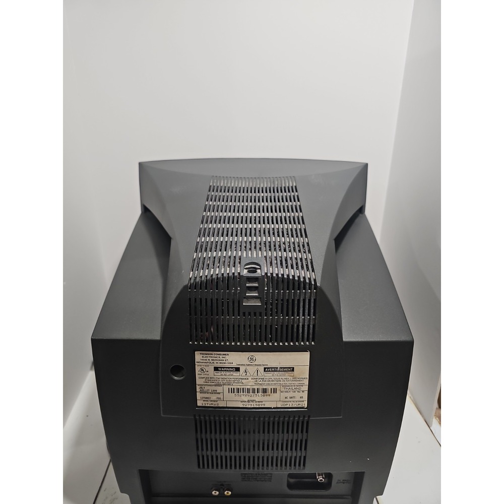 GE Vintage CRT Television with Built-In VCR, Model 13TVR62, Black - Picture 12 of 16